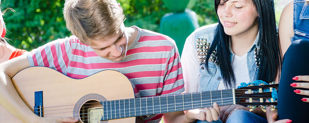 Benefits of Guitar Lessons in Philly