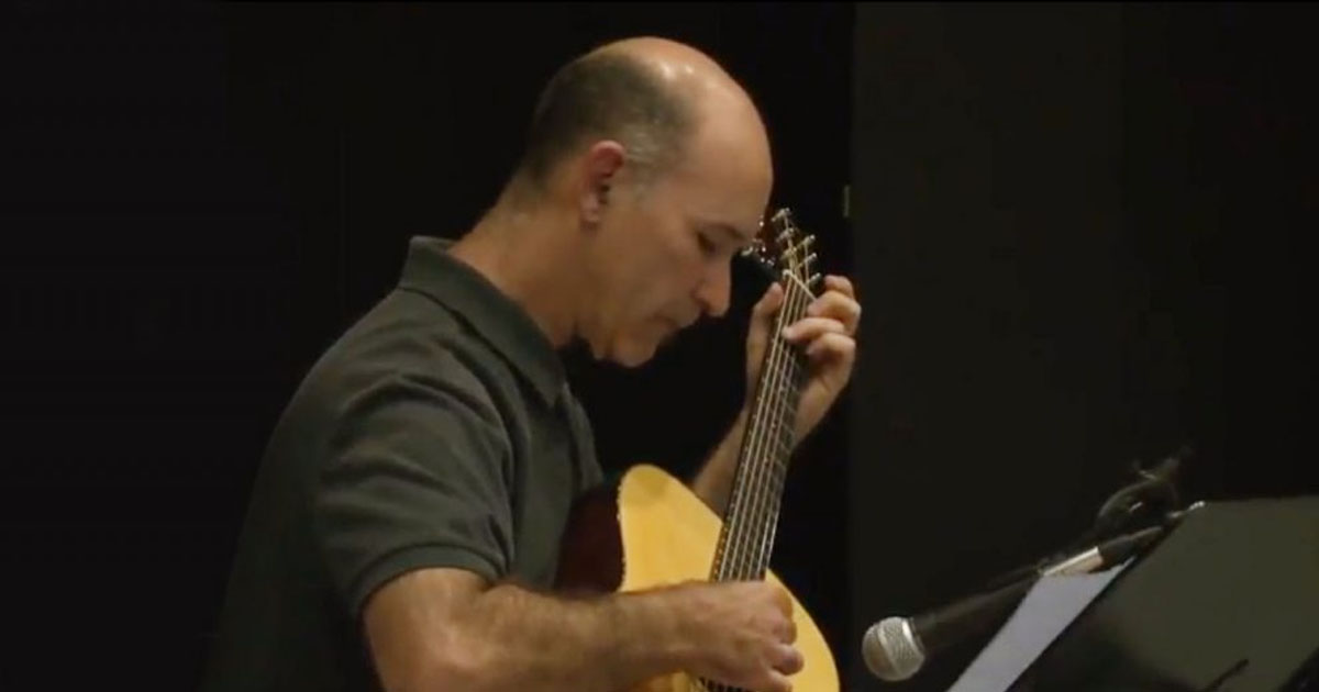 play-solo-or-ensemble-guitar